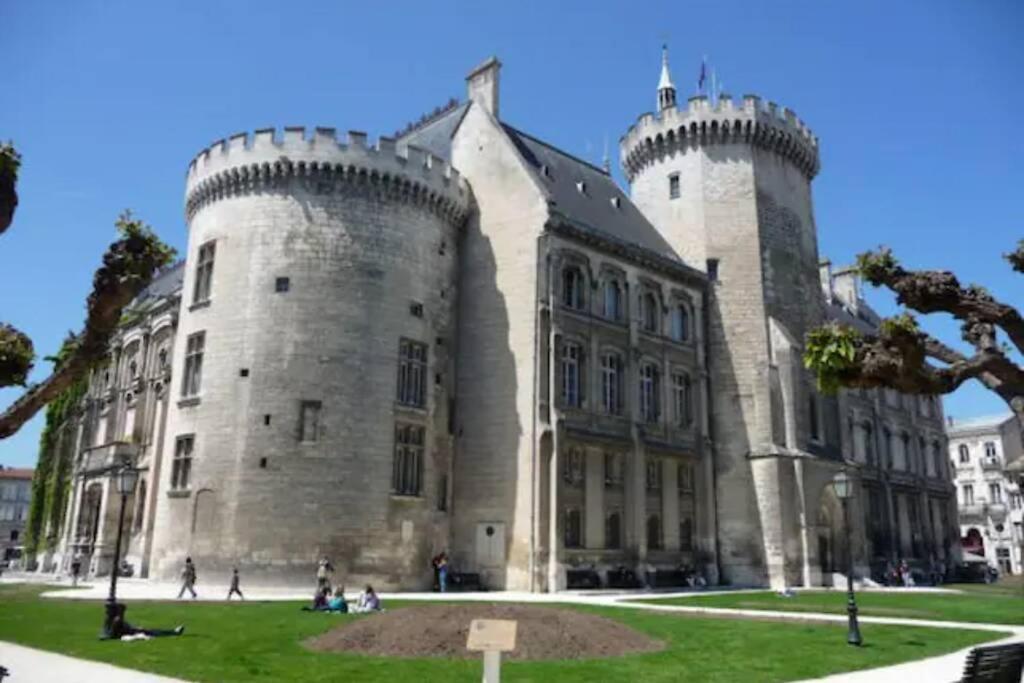 L'Industrial - 500M Musee Bd Angouleme Ngoại thất bức ảnh